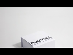 Un paso formando caja de regalo magnética plegable blanca