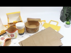 Hamburguesa a medida Pollo frito y papas fritas envasado de papel para llevar